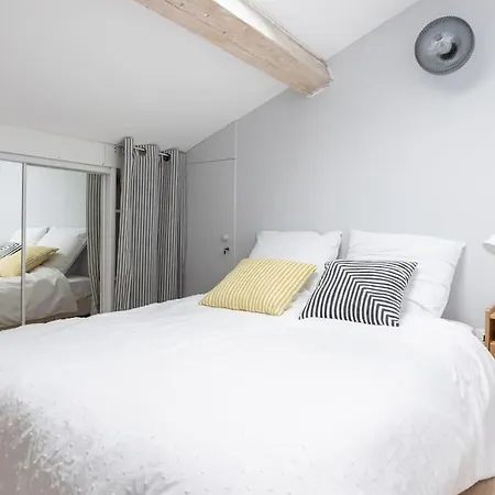 Apartment Sous Les Toits 5 Min Du Palais A Pied *