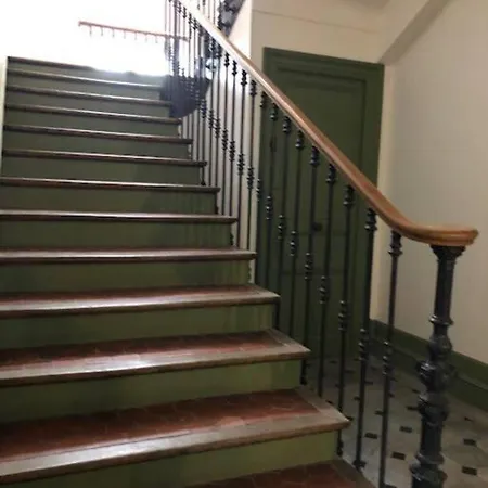 Apartment Sous Les Toits 5 Min Du Palais A Pied